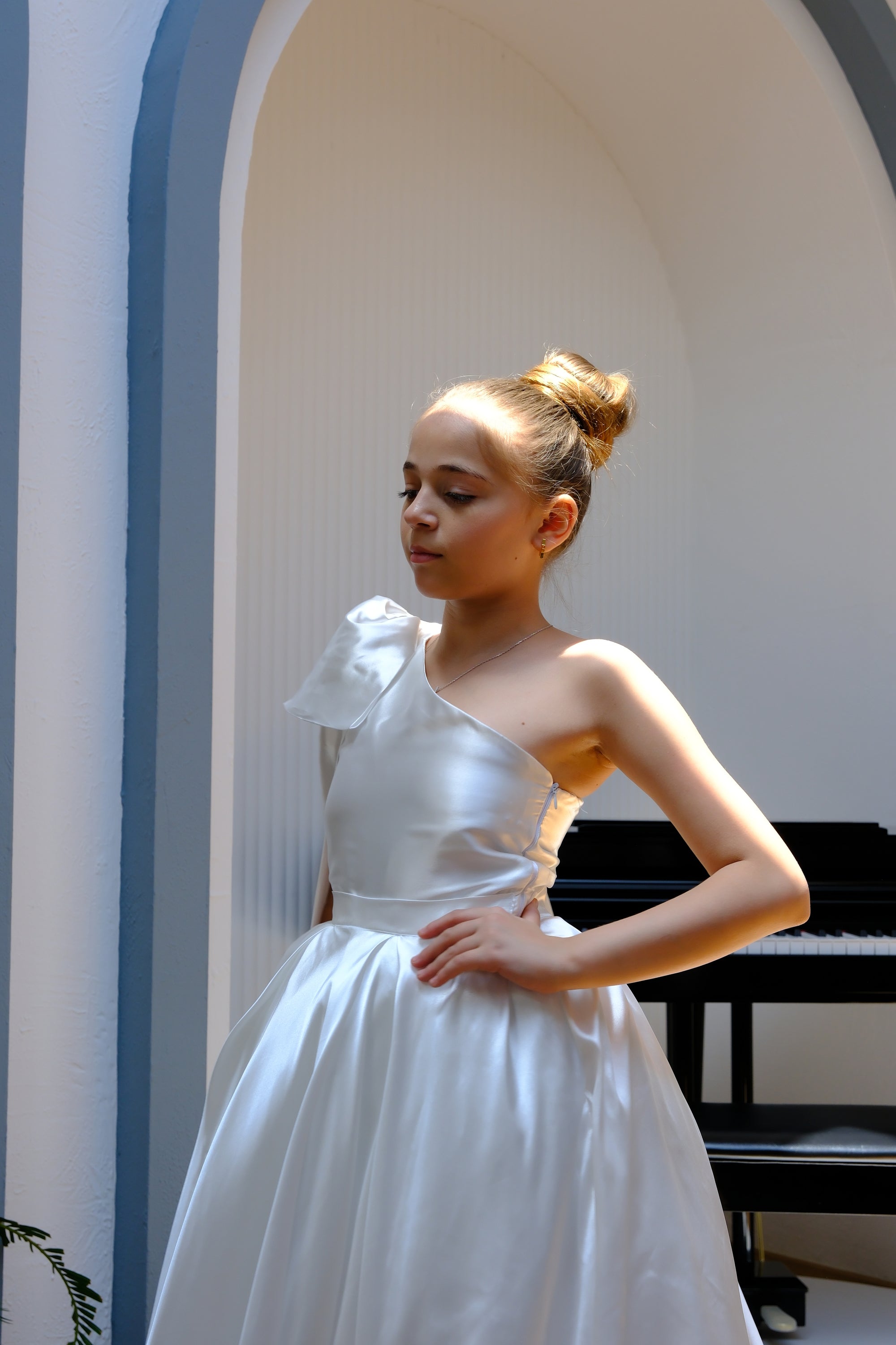 Robe Daphné – Robe Cérémonie Fille Satin Ivoire | Mariage Communion Baptême