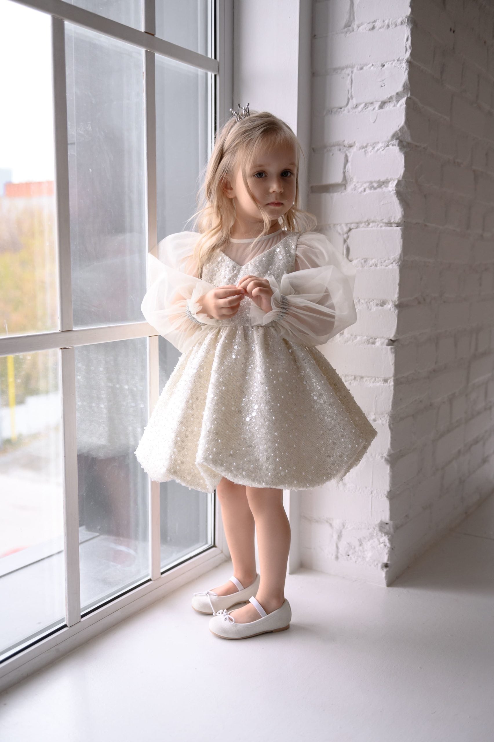 Robe cérémonie fille blanche pailletée manches tulle – Robe princesse enfant élégante (sur commande)