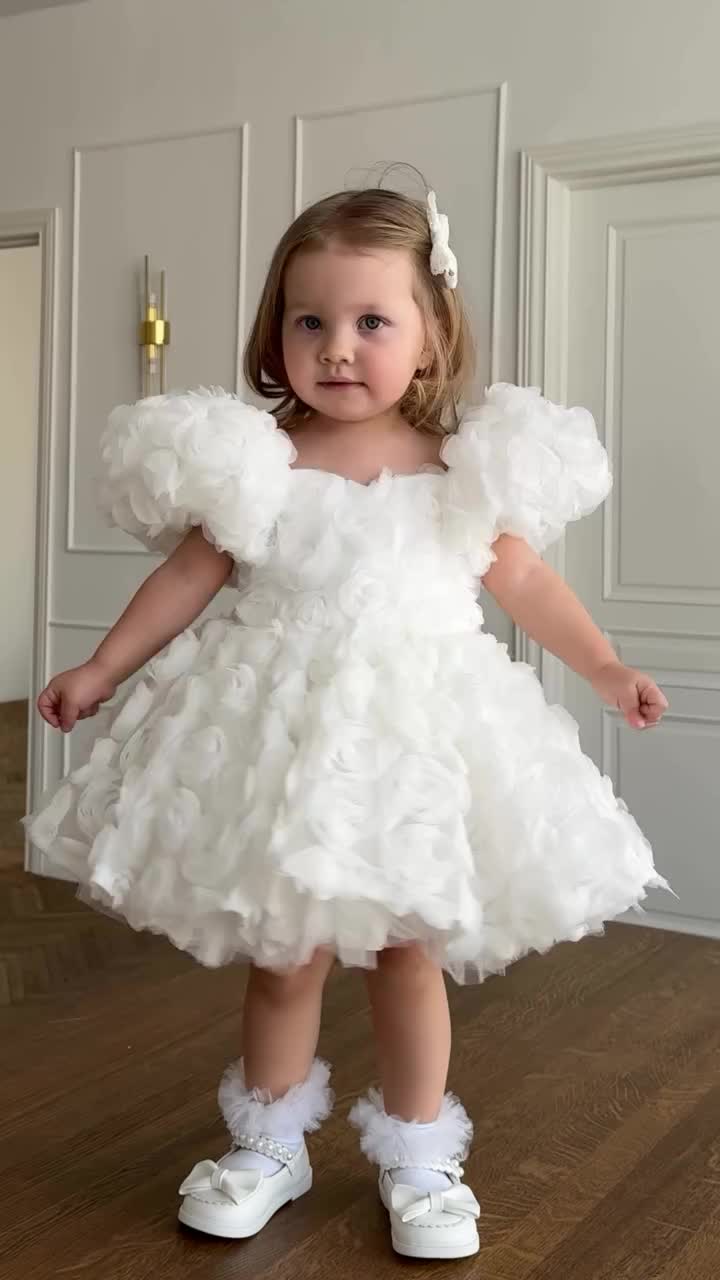 Robe Élia – Robe de cérémonie en organza 3D, modèle Fleur Blanche