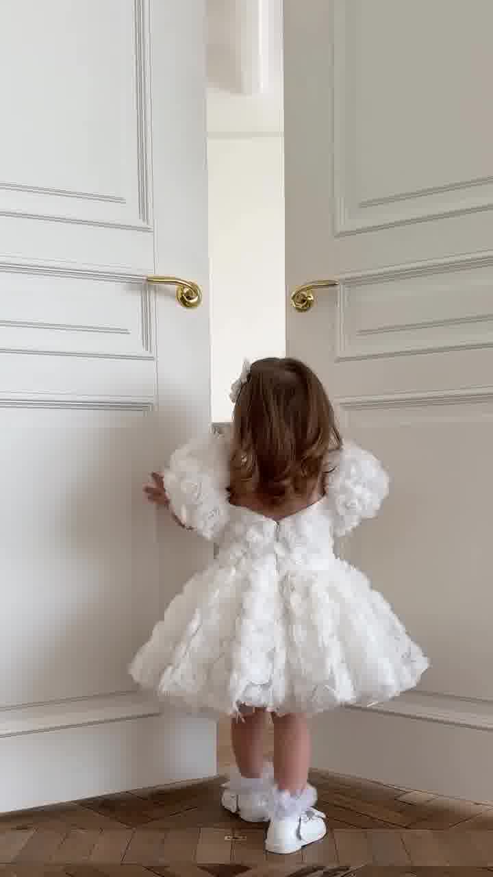 Robe Élia – Robe de cérémonie en organza 3D, modèle Fleur Blanche